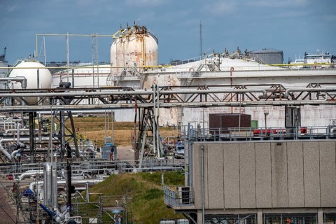 Shell Pernis refinery, largest refinery in Europe, production, logistics and tank facilities,