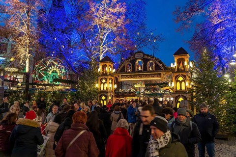Christmas market at the Alter Markt in the historic city centre of Cologne, North Rhine-Westphalia,