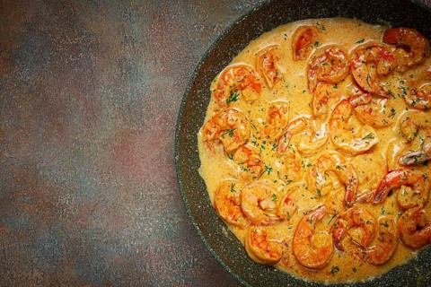 Shrimp in creamy garlic sauce, with spices and herbs