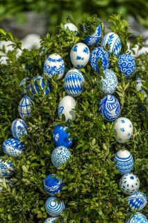 Hand-painted Easter eggs in Bavarian colours white and blue, Easter fountain, Ludwigsbrunnen,