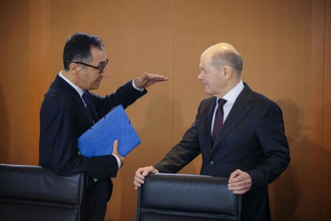 Cem Özdemir (Alliance 90/The Greens), Federal Minister for Agriculture and Food, and Olaf Scholz