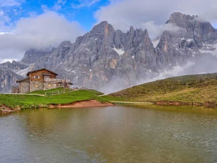 Laghetto Baita Segantini, fog, Cimon della Pala, Pala Group, Parco Naturale Paneveggio Pale di San