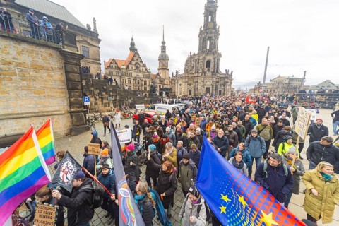 160 organisations and initiatives demonstrated against the right in Dresden on Saturday. Around 10,