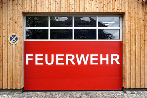 Roller shutter door with fire brigade inscription, Pfronten, 12/10/2021