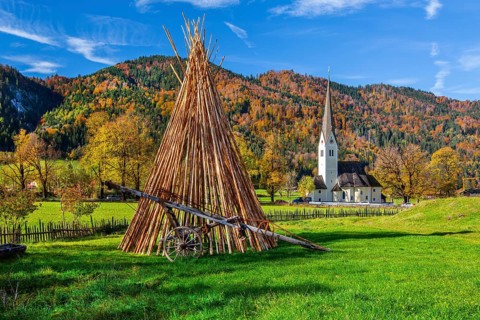 Pilgrimage church of St. Leonhard in Fischhausen near the Markus Wasmeier Farm Museum in autumn,