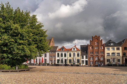The market square with the lime tree in Kalkar, Lower Rhine, North Rhine-Westphalia, Germany,