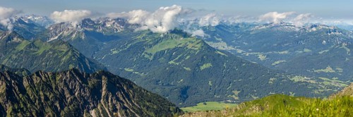 Mountain panorama from the Nebelhorn, 2224m, to the southwest to the Hammerspitzen, Kanzelwand,