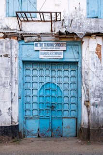 Street scene with blue door, Matancherry, Jew Town, Cochin, Kerala, India, Asia