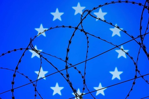 Symbolic image, migration, defence against refugees wanting to enter the EU, barbed wire overarches