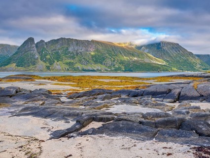 Gimsøy, Gimsøysand, beach with mountains in the background, Lofoten, Norway, Europe