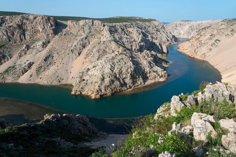 River winds through rocky canyon surrounded by lush green vegetation, Pariževacka Glavica,