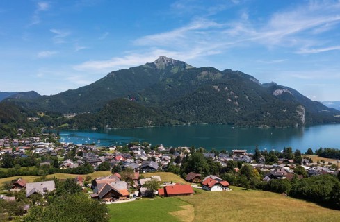 Drone image, Sankt Gilgen am Wolfgangsee with Schafberg, Osterhorn group, Salzkammergut, Salzburg