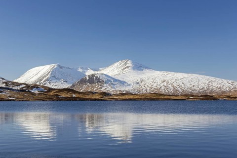Lochan na h-Achlaise, Lochan Na h'Achlaise in winter and snow covered Black Mount, mountain range