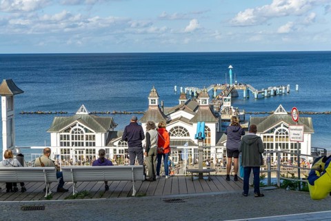 The pier of Sellin, 394 metres long, with restaurant, jetty, tourists, island of Rügen,