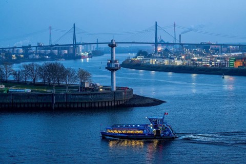 View across the Elbe to the Köhlbrand, estuary of the Süderelbe into the Norderelbe, with Köhlbrand