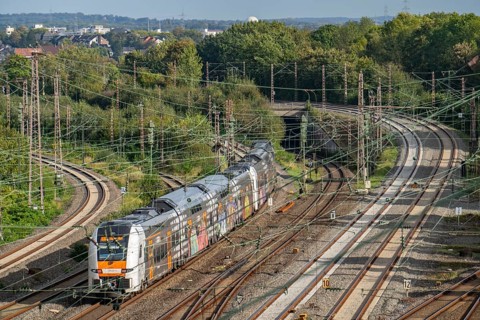 Tracks in front of Essen main station, 7 parallel tracks, RRX, Regional Express train, North