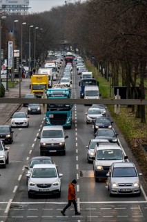 City centre traffic, 3-lane Westfalendamm, federal road B1, heavy traffic, North Rhine-Westphalia,