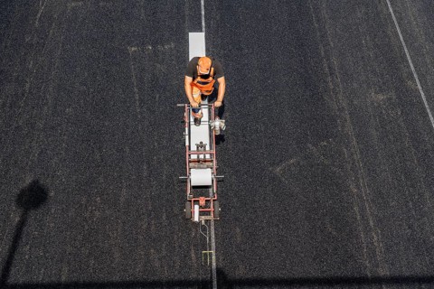Marking work after the renewal of the road surface on the A40 motorway between the Kaiserberg