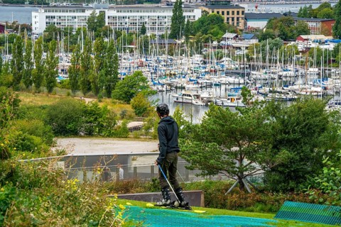 CopenHill, waste incineration plant and artificial ski slope, skiing with a view of Margretheholms