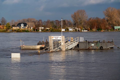 Flood on the Rhine, Flooded jetty near the village of Grieht, Kalkar, North Rhine-Westphalia,