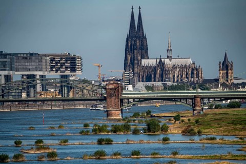 Crane houses, at the customs harbour, Cologne-South, residential and office high-rise buildings,