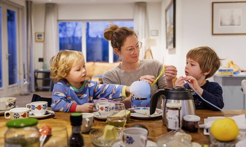 Mother with two children at the table, Oostkapelle, 25.01.2024