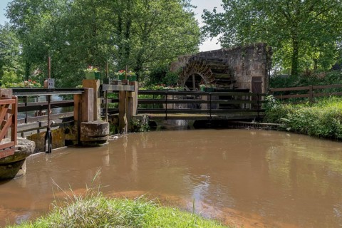 Mill wheel and sluice, Moulin de la Walk, fulling mill, Wissembourg, Alsace, France, Europe