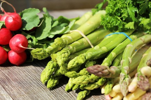 Green asparagus and white asparagus decorated on a rustic wooden table