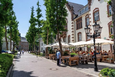The old town centre of Mörs, on the Lower Rhine, castle Street, Grafschafter Wirtshaus, North