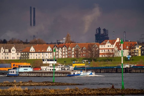 The river Rhine near Duisburg, houses on the Rhine dyke, Laar district, Thyssenkrupp Steel