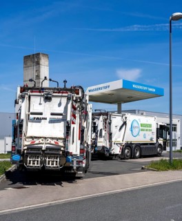 Hydrogen filling station, waste disposal vehicles, rubbish trucks, of the municipal waste disposal