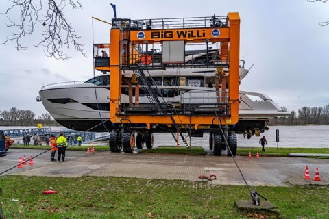 Craning the €6.3 million Sunseeker 88Y motor yacht, weighing 82 tonnes, in preparation for the