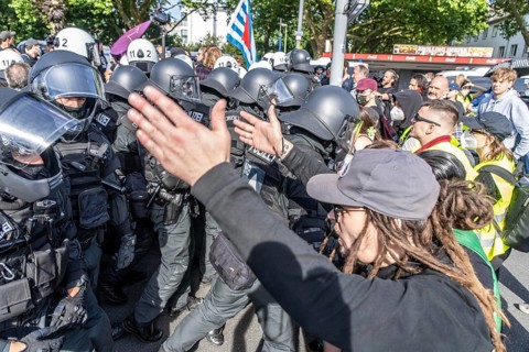 Riots in the run-up to the AFD party conference in Essen, demonstrators try to prevent AFD