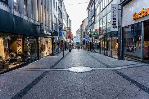Deserted city centre, pedestrian zone, Limbecker Straße, effects of the corona crisis in Germany,