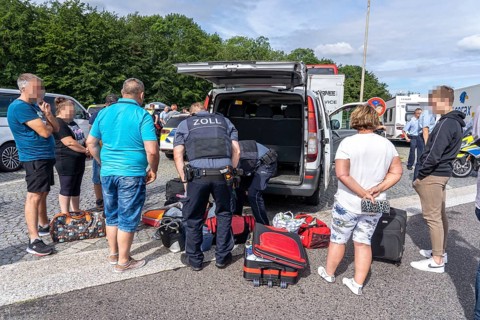 State-wide checks on tourist traffic on the motorways in North Rhine-Westphalia, by police and