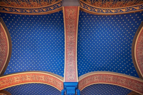 Preserved ceiling vault in the vestibule of the former synagogue, built in 1883, destroyed by the