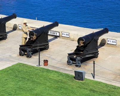 Saluting Battery guns, Upper Barrakka Gardens, Valletta, Malta, Europe
