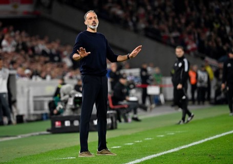 Coach Pellegrino Matarazzo TSG 1899 Hoffenheim on the sidelines Gesture Gesture Calm, MHPArena, MHP