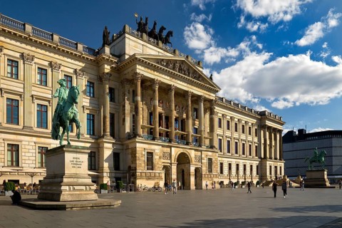 Palace on Palace Square with quadriga and equestrian statue of Duke Carl Wilhelm Ferdinand,