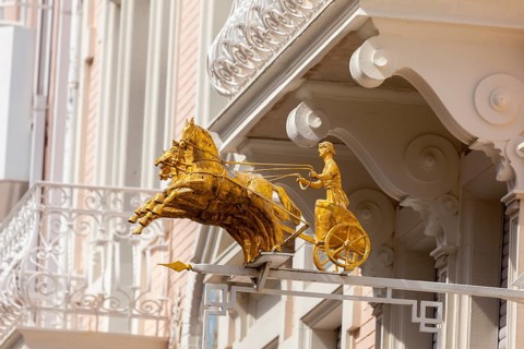 Quadriga as decoration on the façade of the Bockeler confectionery and pastry shop in the Lange
