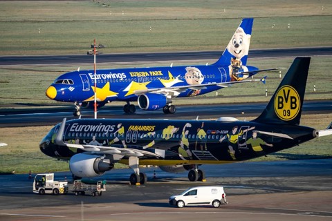 Eurowings Airbus A320, D-ABDQ, Europa-Park, aircraft after landing at Düsseldorf Airport, Eurowings