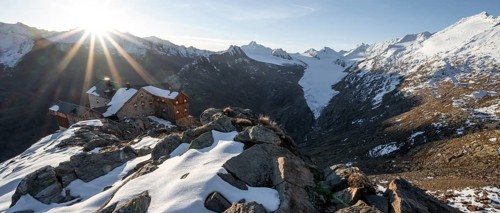 Mountain panorama and glacier, mountain hut Ramolhaus in autumn with snow, view of Gurgler Ferner