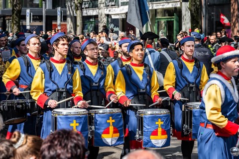 Zunft zu Wiedikon, parade of historically costumed guild members, Sechseläuten or Sächsilüüte,