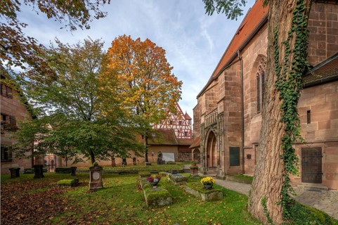 Cemetery of St Nicholas and St Ulrich Church, behind the castle Hallerschloss, Kirchenberg 15,