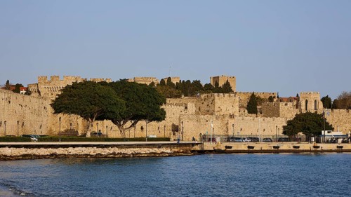 The fortress walls on the coast form a peaceful retreat next to the clear water, Outer city walls,