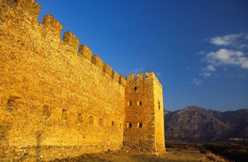 Scan, side view, fortification wall, embrasures, battlements, tower, mountains, blue sky, single