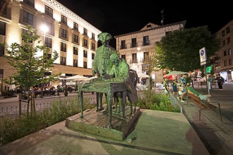 Statue in the Plaza del Poeta Iglesias at night, Salamanca, province of Salamanca, Castile and