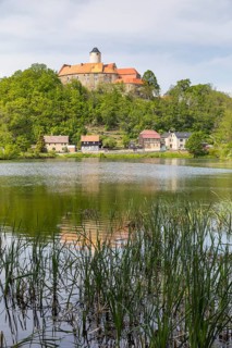 Gondola pond and Schönfels Castle in Altschönfels, Zwickau district, Saxony, Germany, Europe