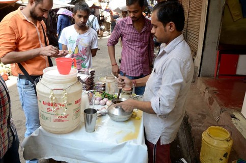 Man churning lassi, Kolkata, West Bengal, India, Asia