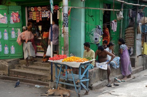 Flower vendor in Kolkata, West Bengal, India, Asia